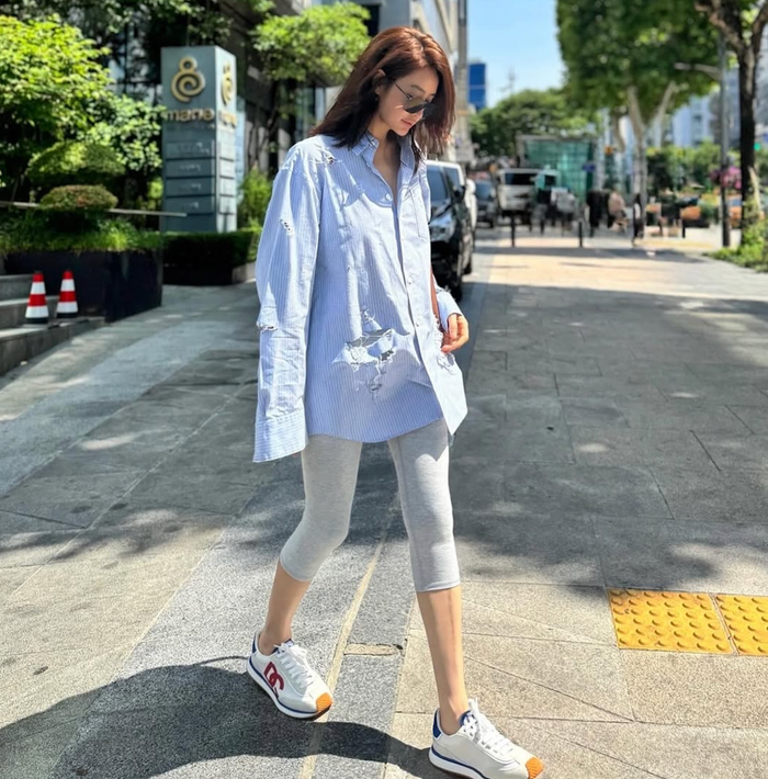 Kim Hye Soo khoe vóc dáng thon thả trong loạt ảnh mới nhất. Ảnh: IGNV