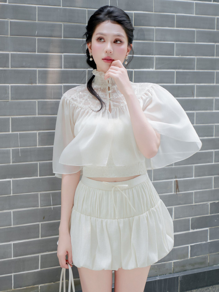 Ngọc Trinh được nhận xét ngày càng trẻ trung, tươi tắn hơn so với tuổi thật. Ảnh: FBNV