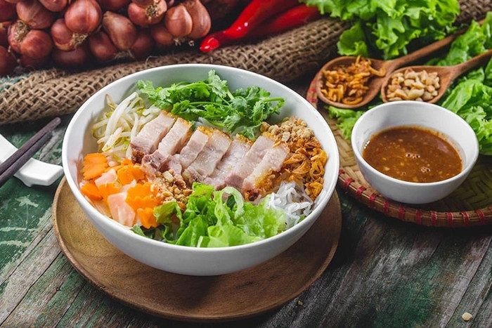 Món ăn 'thách thức khứu giác' ở quê Mỹ Tâm, du khách đến chơi là thử cho bằng được Ảnh 2