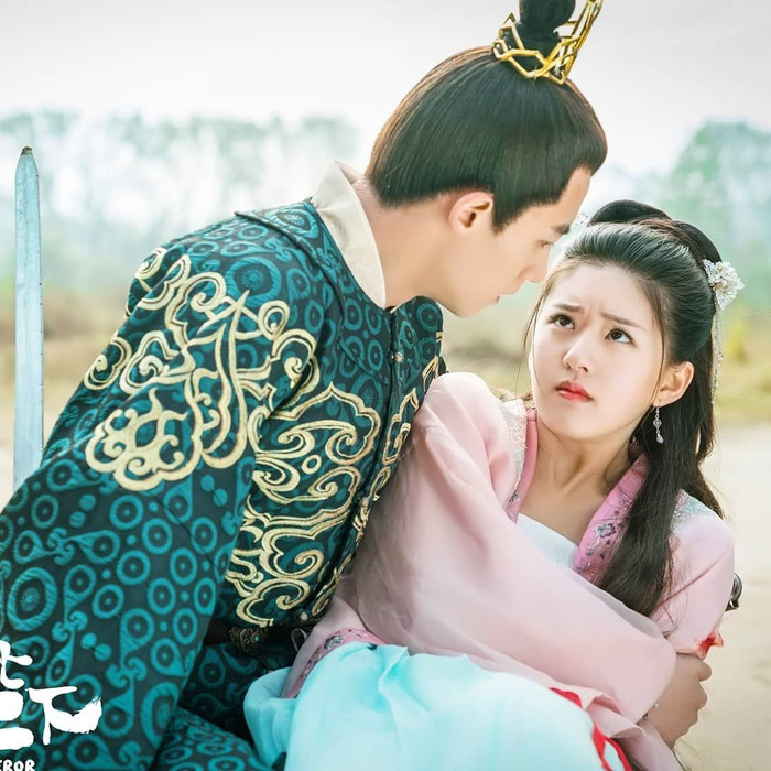 Dù là một web-drama kinh phí không quá lớn, Ôi Hoàng Đế Bệ Hạ Của Ta lại trở thành hiện tượng nhờ nội dung hài hước, trẻ trung và dàn diễn viên sở hữu ngoại hình nổi bật. Câu chuyện xuyên không của Lạc Phi Phi đến vương quốc vận hành theo 12 cung hoàng đạo mang đến nhiều tình huống vui nhộn và lãng mạn. Bộ phim cũng góp phần giúp tên tuổi Triệu Lộ Tư được chú ý rộng rãi hơn, đồng thời tạo nên một trong những vai diễn được người hâm mộ của Tiêu Chiến yêu thích nhất trước khi nam diễn viên vụt sáng thành ngôi sao hàng đầu.