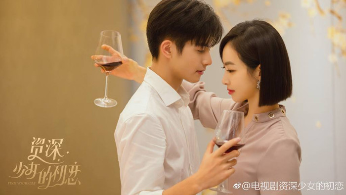 Ngay khi lên sóng, bộ phim đã tạo nên cơn sốt nhờ nội dung gần gũi với nhiều khán giả trưởng thành. Nhân vật nữ chính là hình mẫu phụ nữ hiện đại thành công trong công việc nhưng gặp không ít áp lực trong chuyện tình cảm. Mối quan hệ với chàng trai trẻ tuổi hơn trở thành tâm điểm của câu chuyện, qua đó phản ánh những định kiến xã hội vẫn tồn tại về tuổi tác và tình yêu. Sự hài hước, lãng mạn và tính thực tế giúp tác phẩm duy trì sức hút lâu dài.