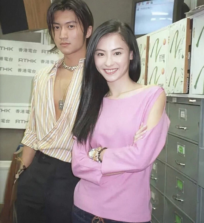 Vương Phi xuất hiện tại concert ủng hộ Tạ Đình Phong, một chi tiết leo thẳng hotsearch Ảnh 5