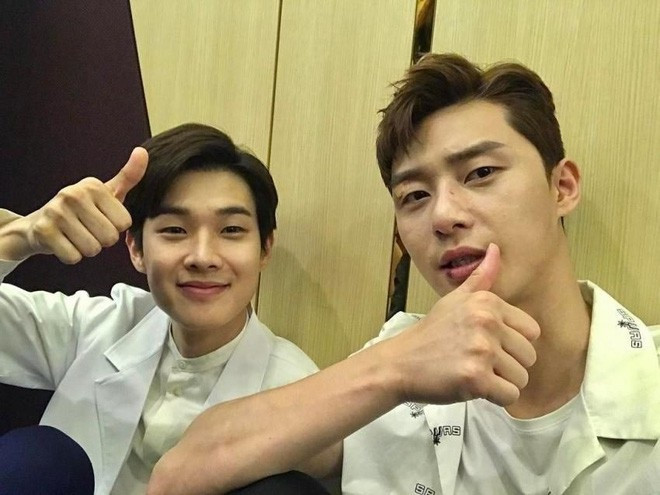 Choi Woo Sik và Park Seo Joon là đôi bạn thân thiết của showbiz Hàn.