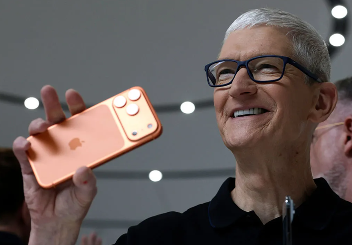 Apple đối mặt nguy cơ thiếu chip trước thềm Tim Cook mãn nhiệm. Ảnh: Getty Images