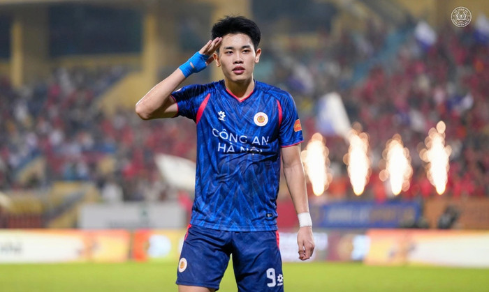 Phong độ bùng nổ của Nguyễn Đình Bắc với 8 bàn trong 5 trận gần nhất ở V.League là điều rất đáng chú ý. Ảnh: CLB CAHN