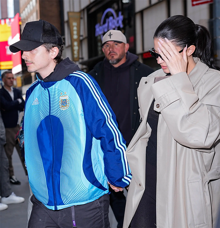 Cặp đôi Timothée Chalamet và Kylie Jenner cùng đi xem kịch mới đây.