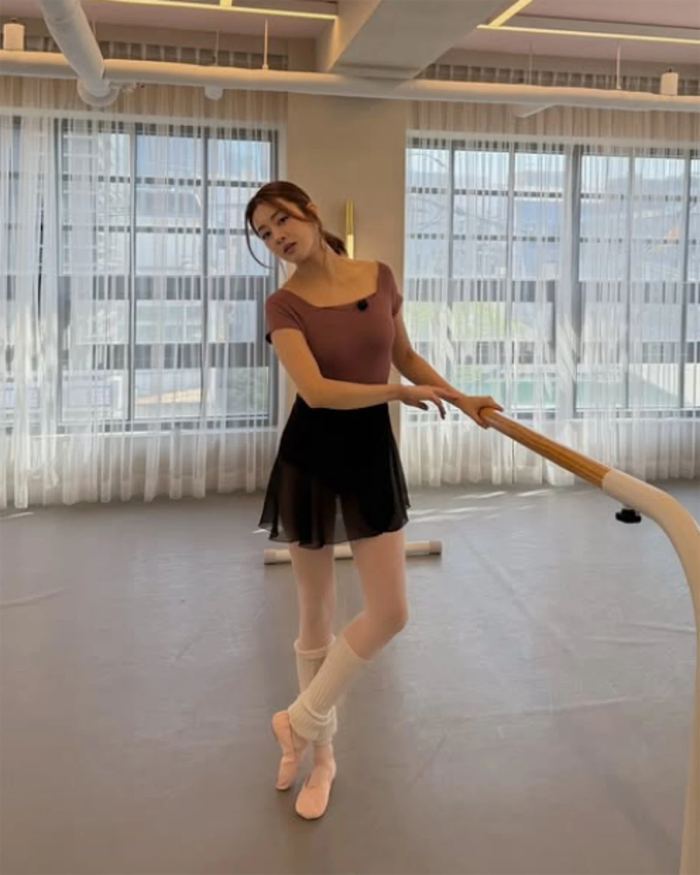 Hình ảnh luyện tập ballet được Kang So Ra chia sẻ.