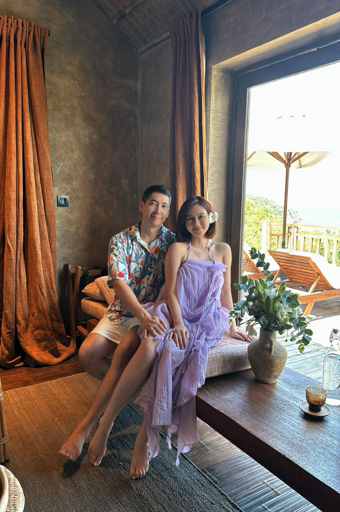 Khoảnh khắc đời thường của Hương Giang bên chồng.