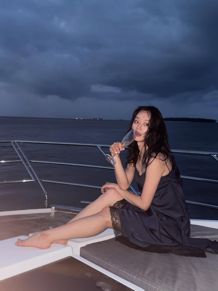Hyeri diện váy mỏng tang, khoe vẻ ngoài đầy cuốn hút trong loạt ảnh mới khiến dân tình trầm trồ.