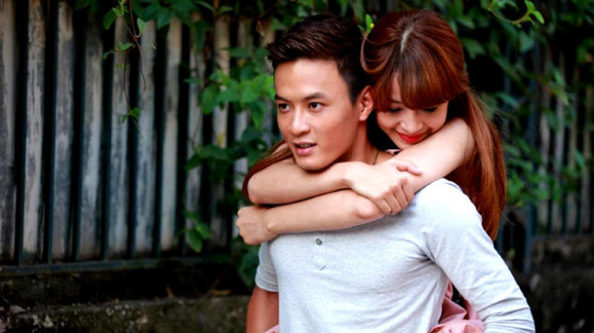 Giọt Nước Rơi là dự án đánh dấu lần kết hợp đầu tiên giữa Hồng Đăng và Chi Pu.&nbsp;