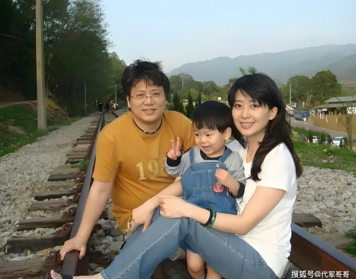 Nữ ca sĩ gạo cội li dị vì bị chồng bạo hành, cuộc sống hiện tại gây bất ngờ Ảnh 3