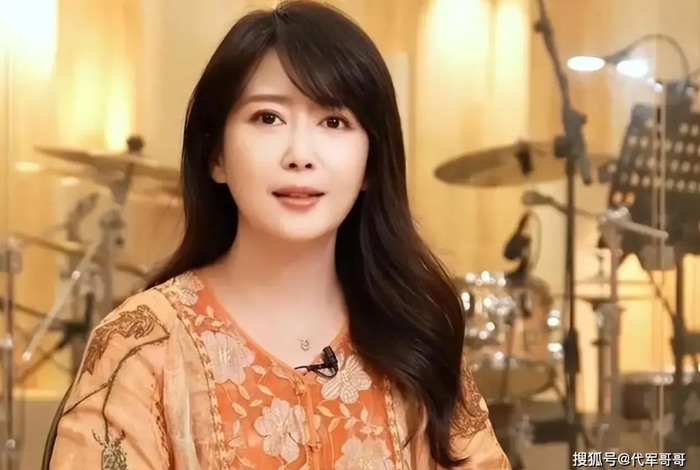 Nữ ca sĩ gạo cội li dị vì bị chồng bạo hành, cuộc sống hiện tại gây bất ngờ Ảnh 4
