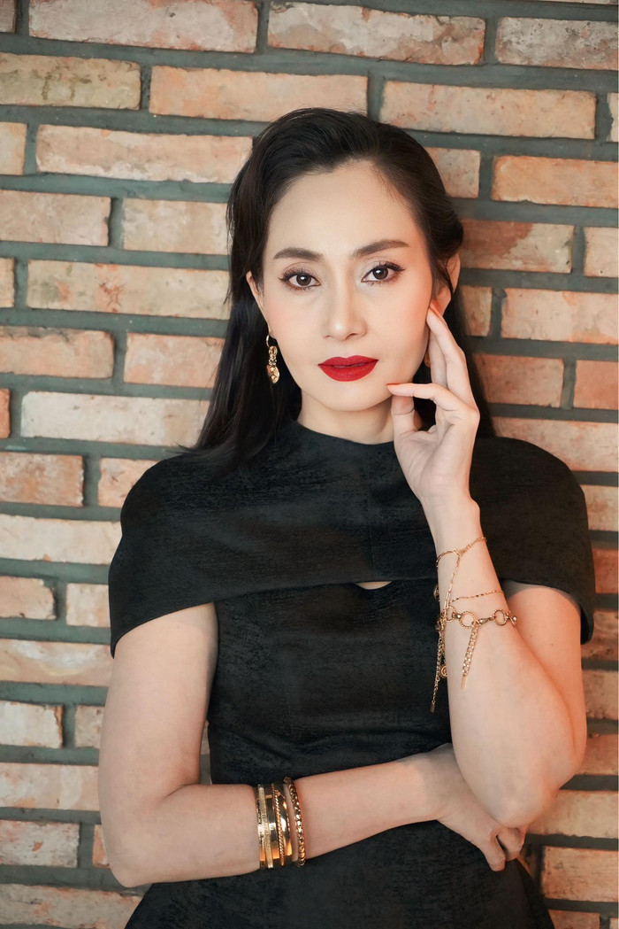 Hạnh Thúy gây chú ý khi xuất hiện trong 4 phim top doanh thu cùng lúc.