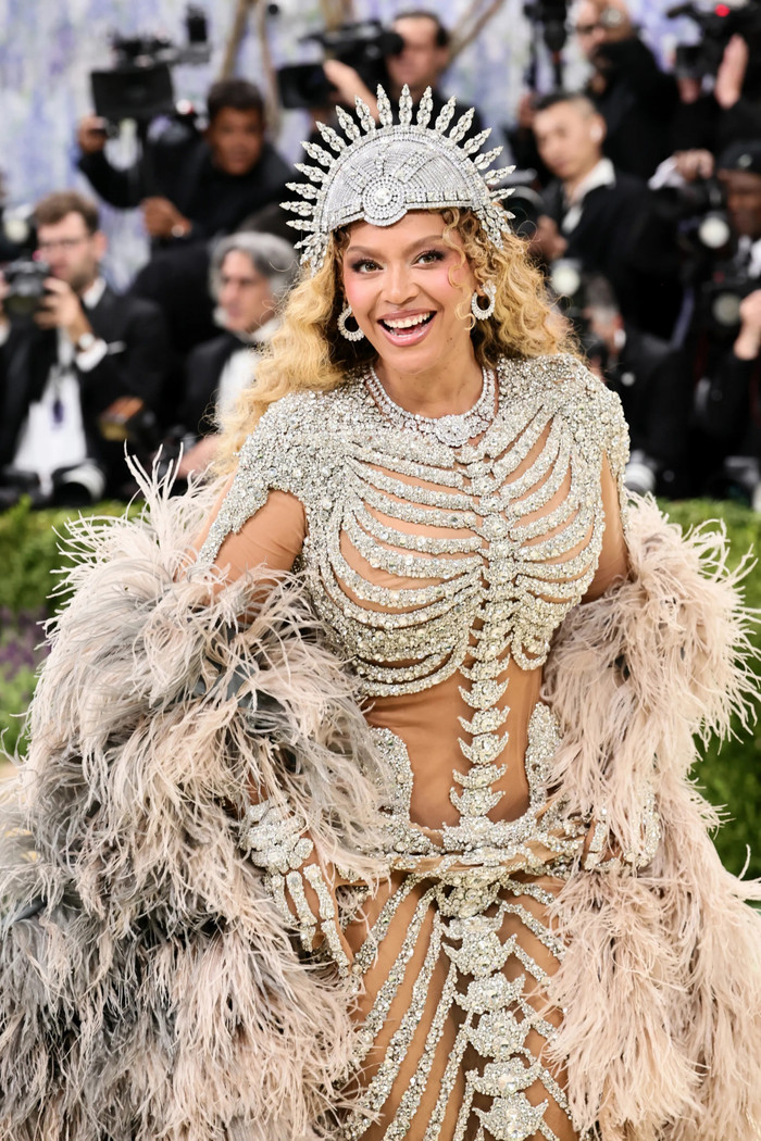 Beyoncé tái xuất Met Gala sau 10 năm, đẳng cấp 'nữ hoàng' khó ai thay thế Ảnh 5