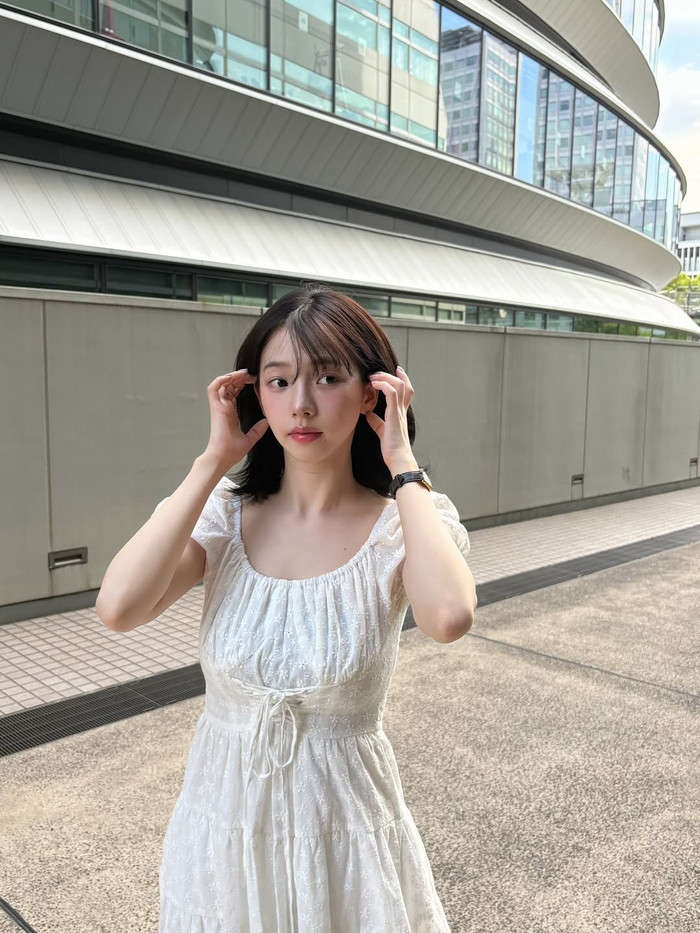 Hình ảnh của mỹ nhân 26 tuổi qua camera thường hay ảnh báo chí chưa chỉnh sửa thường xuyên được chia sẻ, thu hút nhiều khán giả quan tâm.