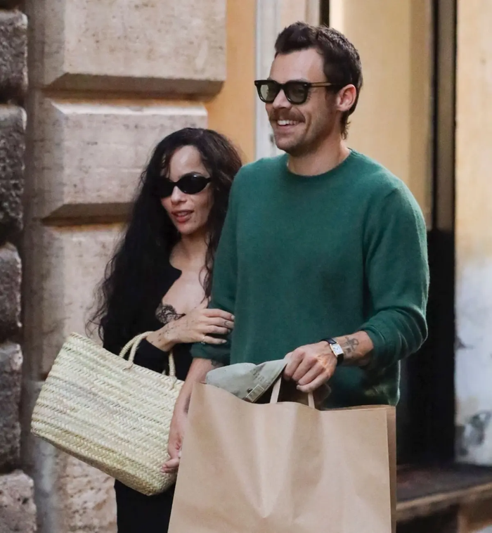 Zoe Kravitz được cho là đã đính hôn với Harry Styles cách đây chưa lâu.
