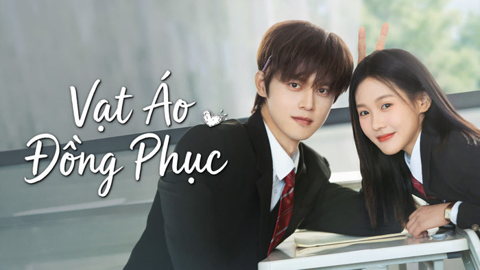 Phim thanh xuân học đường chuyển thể từ tiểu thuyết của Hồi Nam Tước, hiện đang trong giai đoạn triển khai. Nội dung xoay quanh những rung động đầu đời, sự cạnh tranh và nỗ lực của học sinh trong môi trường học đường. Hình ảnh áo đồng phục trở thành biểu tượng cho quãng thời gian trong trẻo nhưng nhiều trăn trở về tương lai.