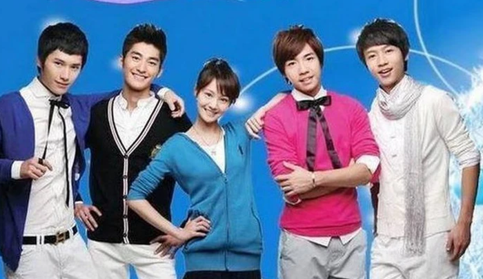 Phát sóng năm 2009, bộ phim nhanh chóng trở thành hiện tượng nhờ công thức quen thuộc: cô gái nghèo nhưng kiên cường bước vào môi trường thượng lưu và đối đầu nhóm thiếu gia giàu có. Nhân vật Sở Vũ Tiêm đại diện cho hình mẫu nữ chính mạnh mẽ, không khuất phục trước hoàn cảnh. Câu chuyện tình cảm giữa cô và Mộ Dung Vân Hải phát triển từ mâu thuẫn đến thấu hiểu, phản ánh rõ nét tâm lý tuổi trẻ. Những xung đột gia đình và định kiến xã hội tạo thêm kịch tính cho mối quan hệ này.