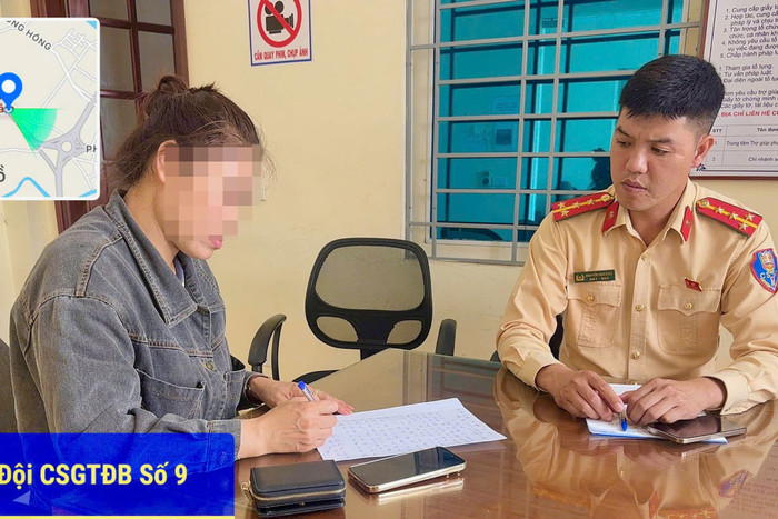 Cảnh sát giao thông làm việc với người điều khiển xe tại cơ quan công an&nbsp;