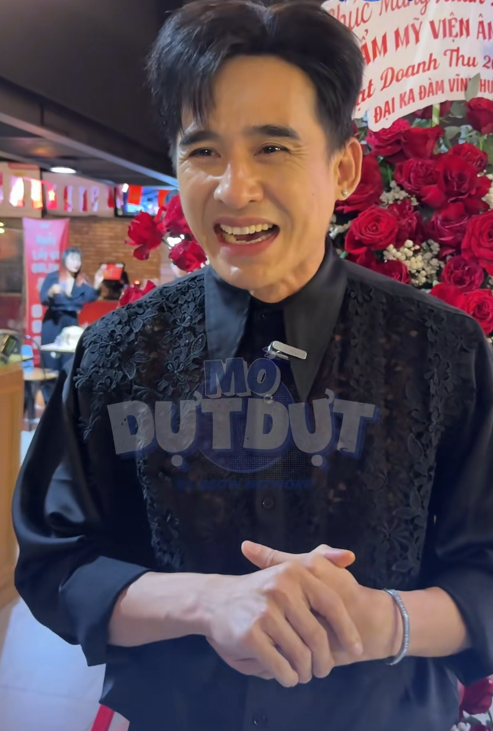 Lương Thế Thành bối rối khi kể chuyện vợ được nhiều khán giả nhắn tin vì vai diễn của bản thân. Ảnh: modutdut