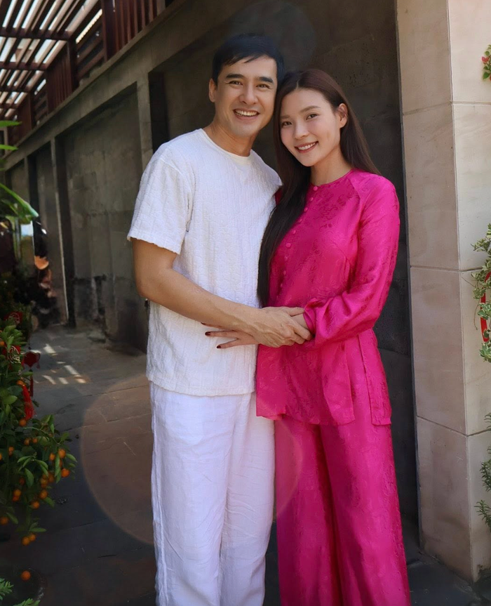 Lương Thế Thành và Thúy Diễm đang có cuộc sống hôn nhân êm ấm, cùng nhau nuôi dạy con trai đầu lòng. Ảnh: FBNV