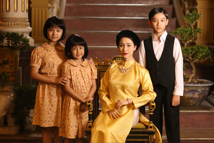 Hòa Minzy trong MV Không thể cùng nhau suốt kiếp.
