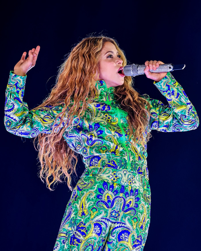Shakira 'đốt cháy' Copacabana: Show miễn phí hút 2 triệu người, mang về 160 triệu USD cho Rio Ảnh 2