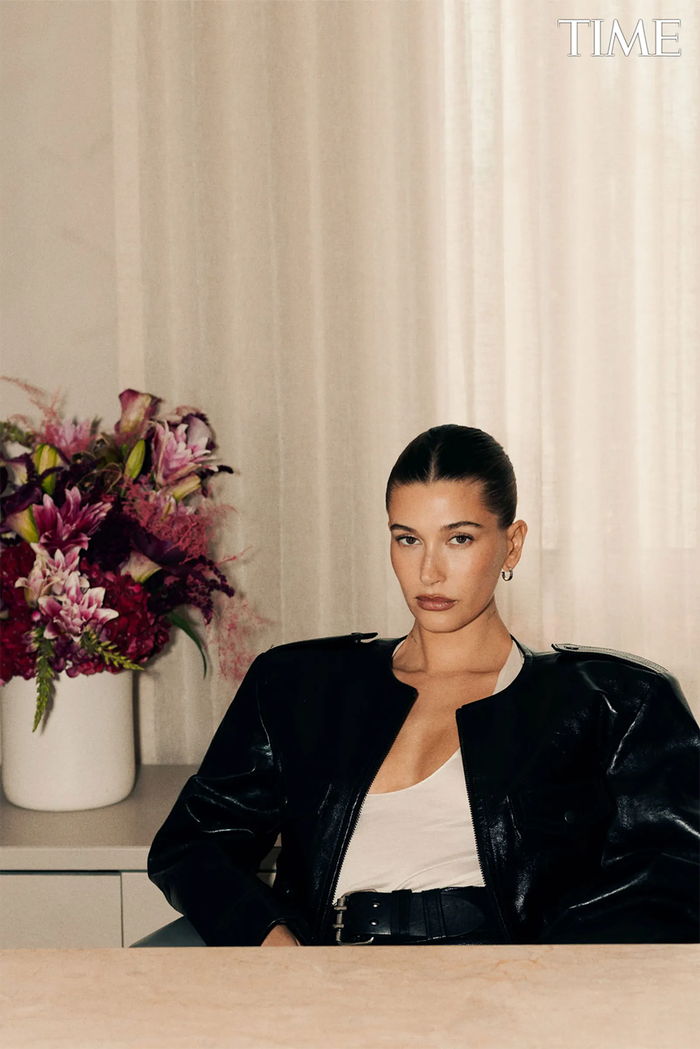 Ở tuổi 29, Hailey Bieber không chỉ thu hút bởi hình ảnh thời trang mà còn ngày càng khẳng định vị thế trong lĩnh vực kinh doanh làm đẹp.