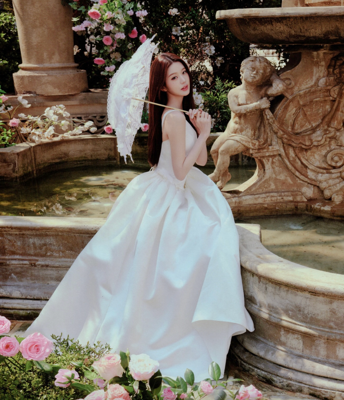 Hình ảnh Jang Won Young được tạp chí Allure Korea công bố.