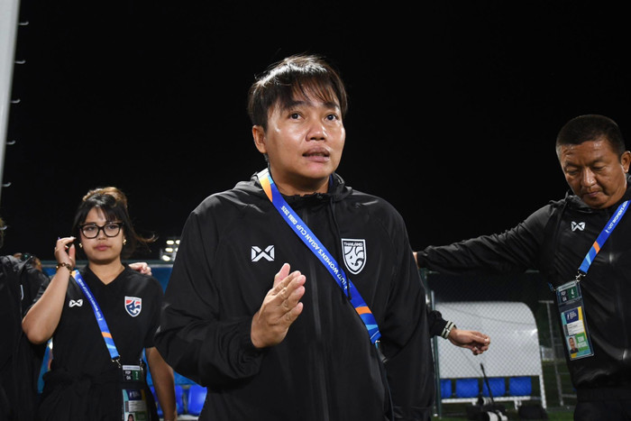 HLV Thidarat Wiwasukhu đã lên tiếng sau khi U17 nữ Thái Lan để U17 nữ Việt Nam vượt mặt tại vòng bảng giải U17 nữ châu Á 2026. Ảnh: AFC