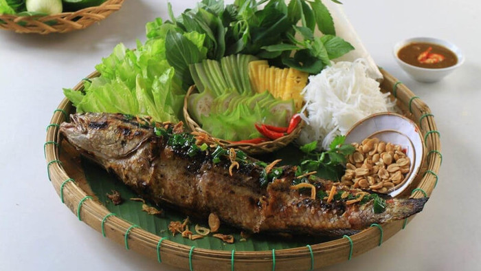Món cá lóc nướng trui.