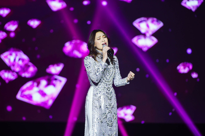 Mỹ Tâm trong live concert tại Hàn Quốc.&nbsp;