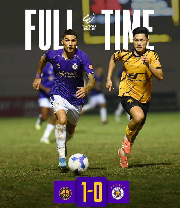 Hà Nội FC đã gây thất vọng lớn khi bất ngờ thua 0-1 trên sân của Thanh Hóa dù chơi hơn người gần như cả hiệp hai. Ảnh: Hà Nội FC