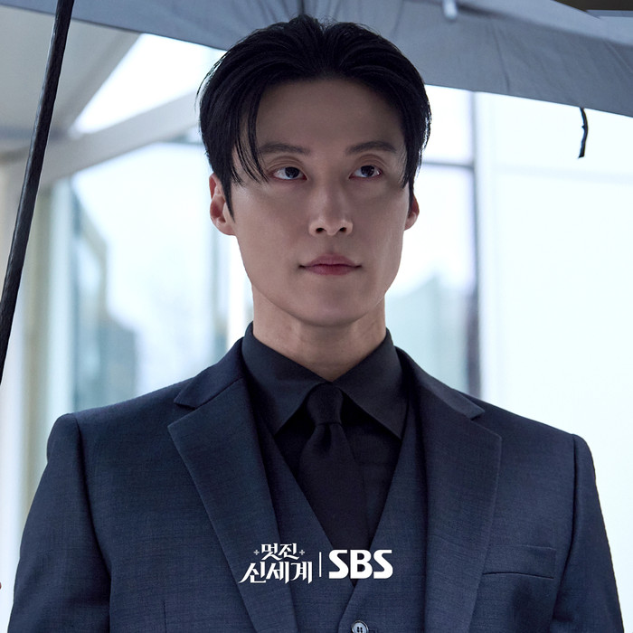 Trong My Royal Nemesis, Heo Nam Jun đảm nhận vai Cha Se Gye - người thừa kế của một tập đoàn lớn với vẻ ngoài lạnh lùng, khó gần và luôn đặt lý trí lên trên cảm xúc.&nbsp;