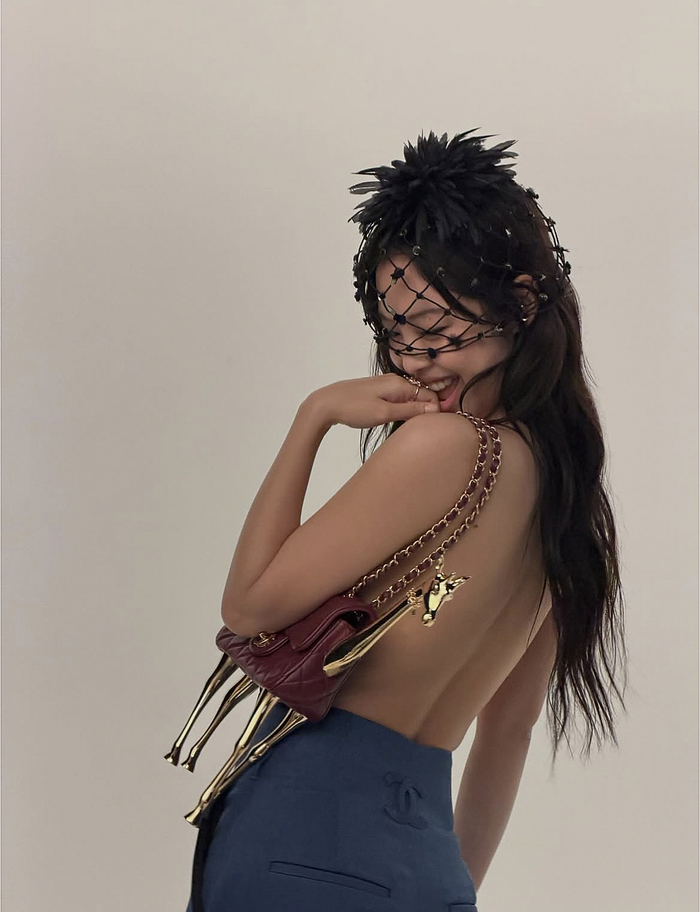 Jennie một lần nữa khẳng định vị thế biểu tượng thời trang hàng đầu K-pop.