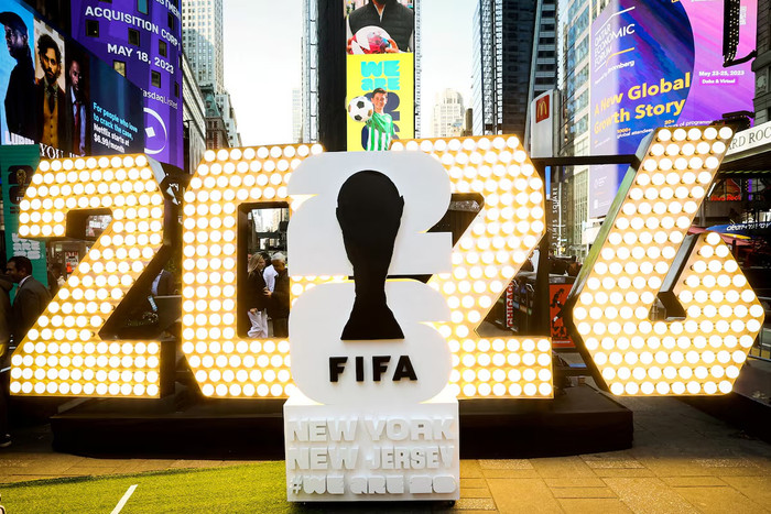 Logo chính thức của FIFA World Cup 2026 khu vực New York/New Jersey được công bố trong sự kiện khởi động giải đấu tại Quảng trường Times Square, thành phố New York (Mỹ), ngày 18/5/2023. Ảnh: REUTERS