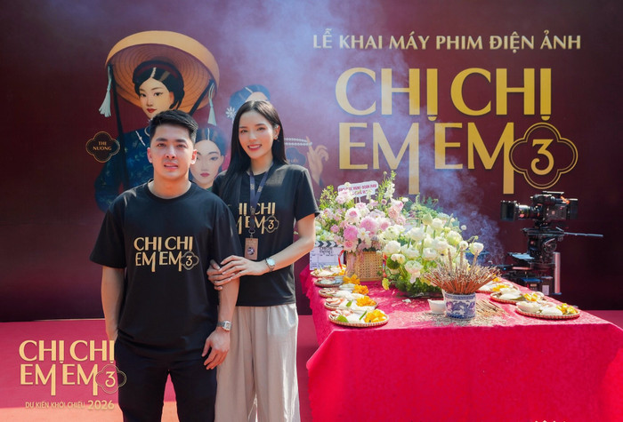 Kỳ Duyên tại buổi khai máy phim Chị Chị Em Em 3. Ảnh: NSX