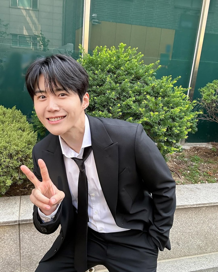 Kim Seon Ho được cho là 'đóa hoa nở muộn' của làng giải trí Hàn khi thành công khá trễ so với nhiều đồng nghiệp.