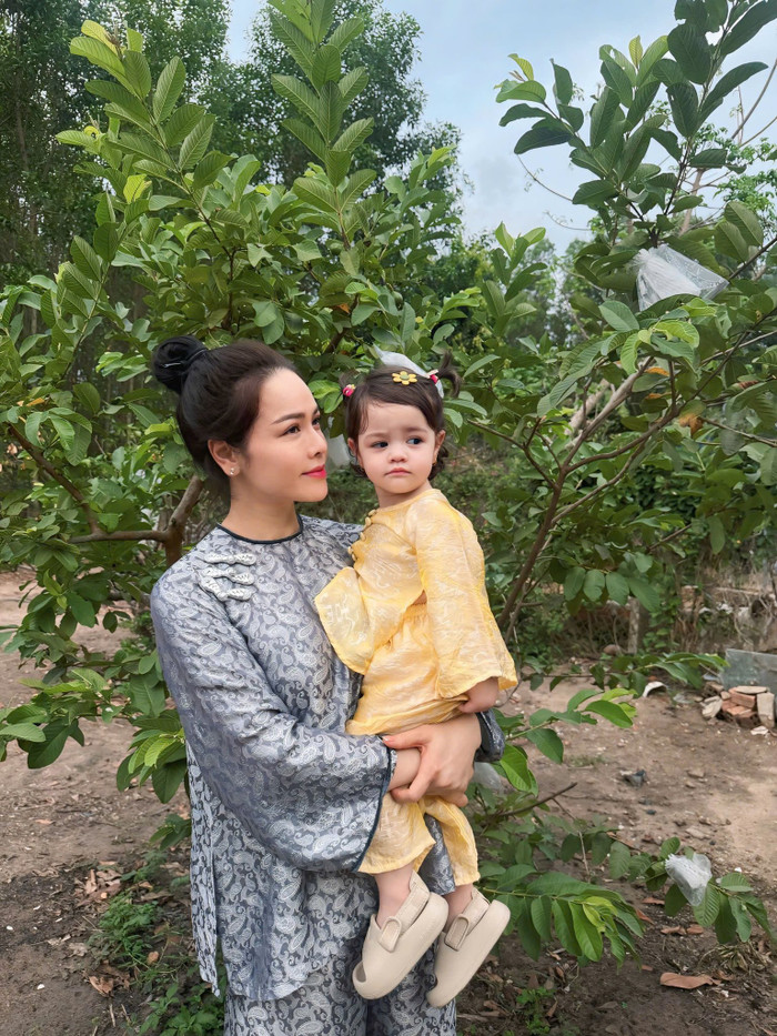 Bên cạnh nghệ thuật, Nhật Kim Anh hiện dành nhiều thời gian để đồng hành cùng con gái trong từng cột mốc trưởng thành.