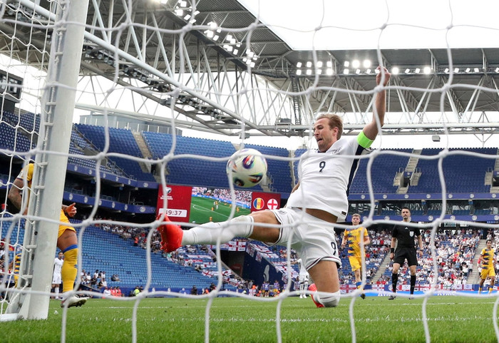 Phong độ hủy diệt của Harry Kane tại Bayern Munich đang thắp lên hy vọng vô địch World Cup cho tuyển Anh. Ảnh: Reuters