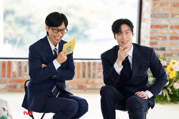 Heo Nam Jun trò chuyện thoải mái cùng yoo Jae Suk.