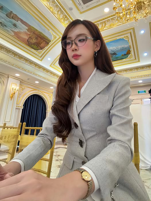 Lê Nguyễn Bảo Ngọc nhắn nhủ các sĩ tử: 'Kết quả có thể mở ra một cánh cửa nhưng chính sự kiên trì và tinh thần không bỏ cuộc mới là điều đưa các bạn đi xa'.
