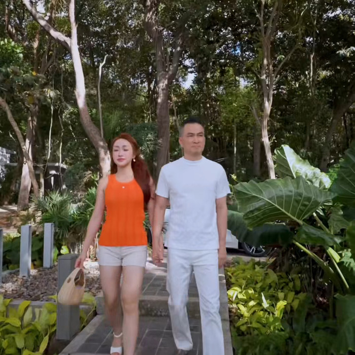 &nbsp;Sau nhiều năm rút lui khỏi các hoạt động nghệ thuật sôi nổi, Chi Bảo ngày càng được công chúng nhắc đến với hình ảnh người đàn ông của gia đình.