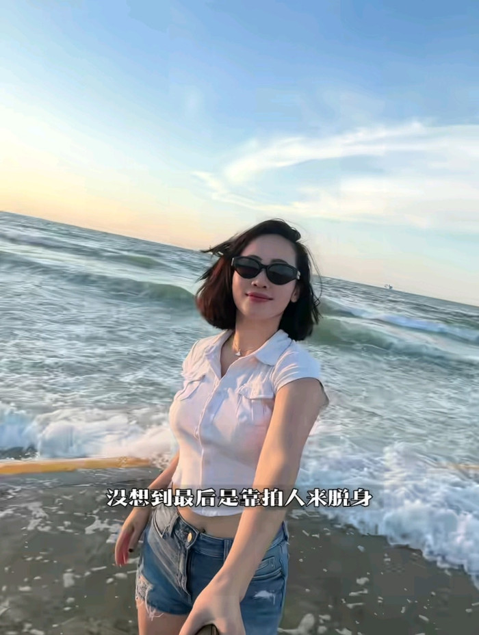 Phẫn nộ clip nữ diễn viên bị 2 người đàn ông quấy rối khi đi tắm biển Ảnh 1