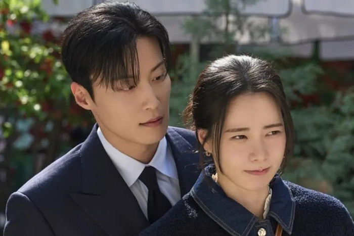 Lim Ji Yeon và Heo Nam Jun đang gây sốt với bộ phim My Royal Nemesis. (Ảnh từ soompi)