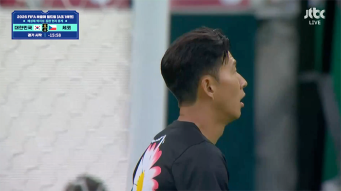Đội trưởng Son Heung Min khởi động trước giờ ra quân cùng đội tuyển Hàn Quốc ở trận đấu với CH Czech.