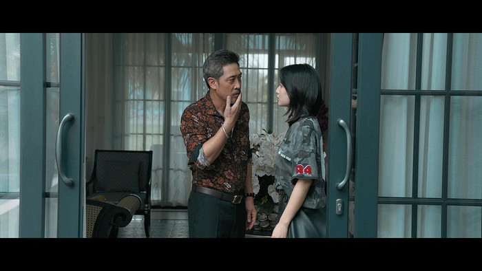 Trong Lửa Trắng, Việt Hoa đảm nhận vai Mai - một cô gái cá tính, gan lì, lém lỉnh.