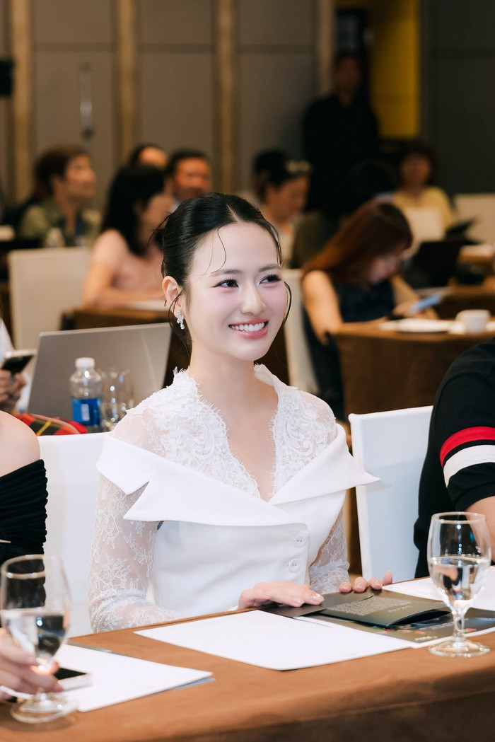 Việt Hoa tái xuất màn ảnh nhỏ hậu đám cưới (Ảnh: FBNV).