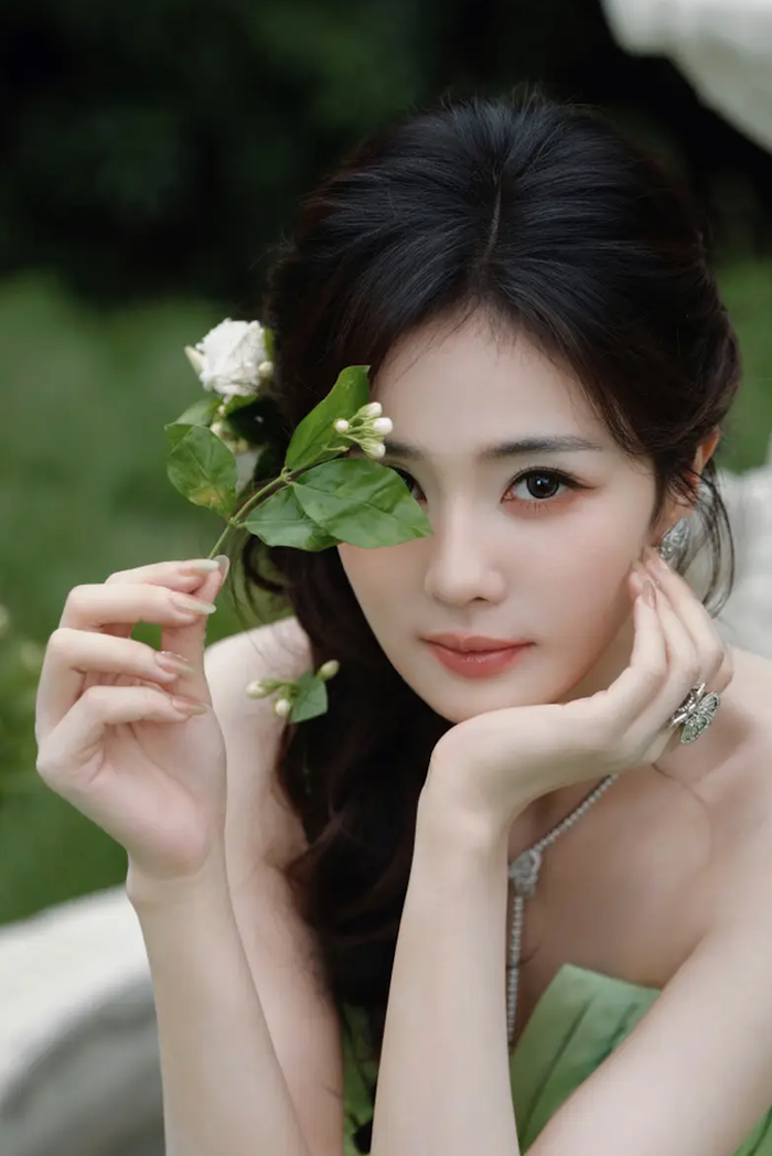 Bạch Lộc hiện đang là một trong những gương mặt nhận được nhiều sự quan tâm từ công chúng.