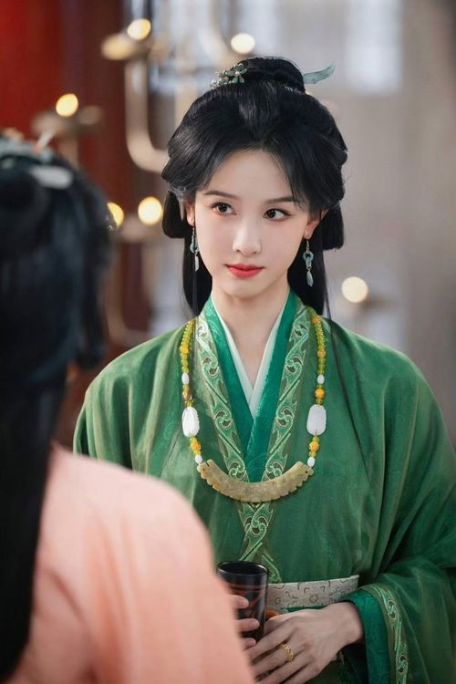 Trần Đô Linh đảm nhận vai Sở Triêu, con gái một vị tướng quân.